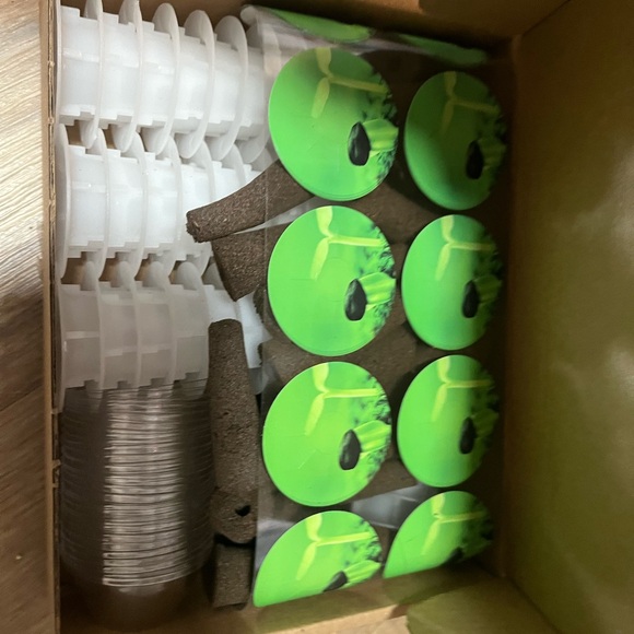 Black Indoor Hydroponic Garden Aero garden Bounty with seed pods - Picture 6 of 10